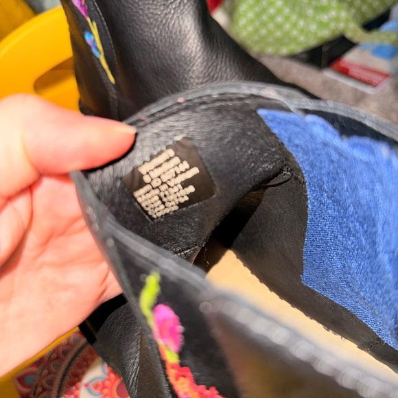 L.L. Bean Black Stonington Leather Boots with Pink and Green Embroidery - Picture 10 of 10